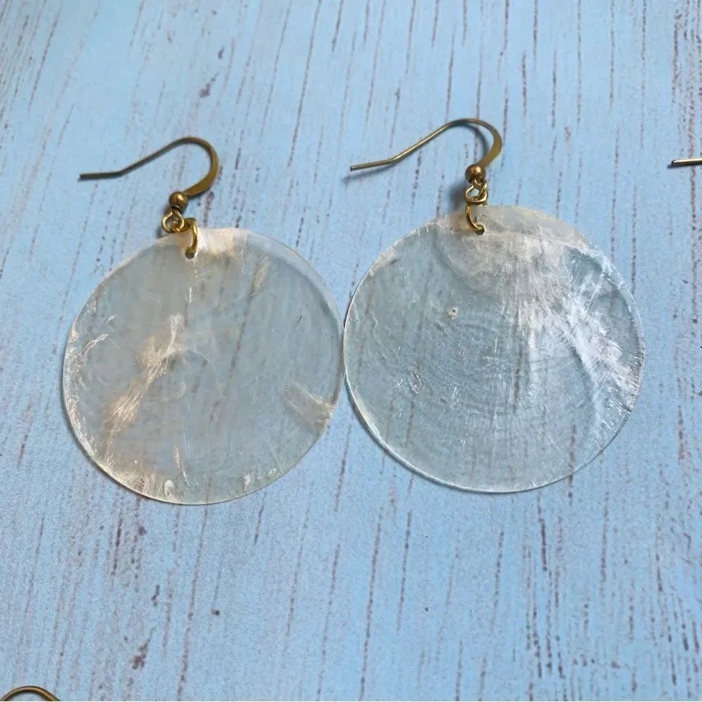 Shell and Pearl Earring Bundle‎ - Picture 2 of 5